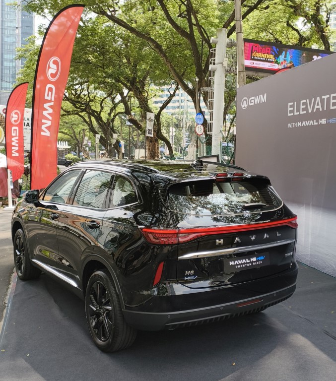 GWM Haval H6 HEV with Phantom Black interior (4)