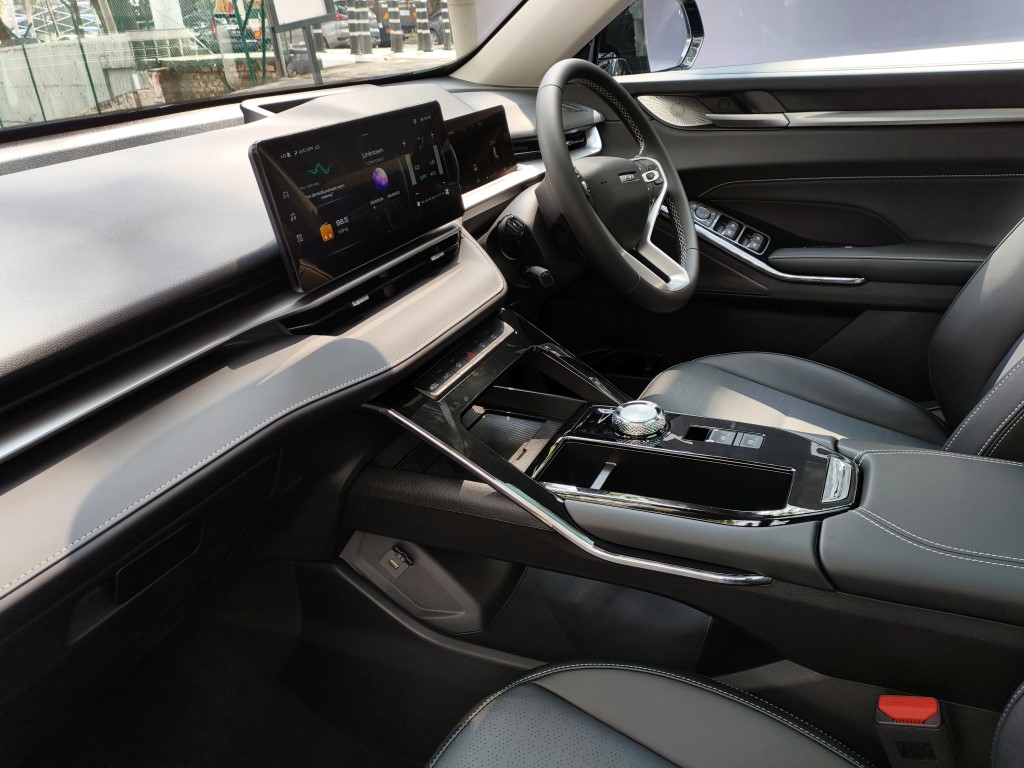 GWM Haval H6 HEV with Phantom Black interior (7)