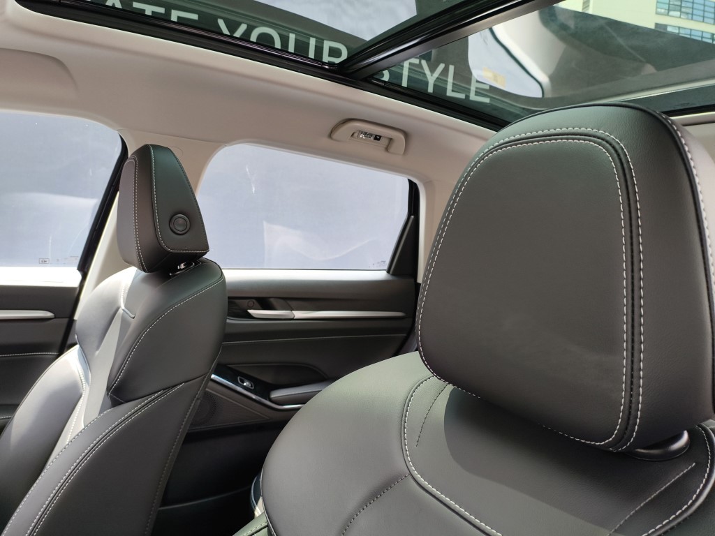 GWM Haval H6 HEV with Phantom Black interior (8)