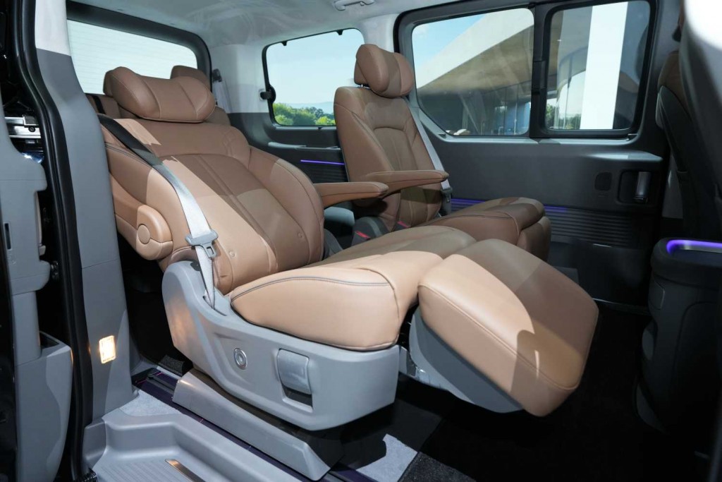 Hyundai Staria 7seater Prestige - 08