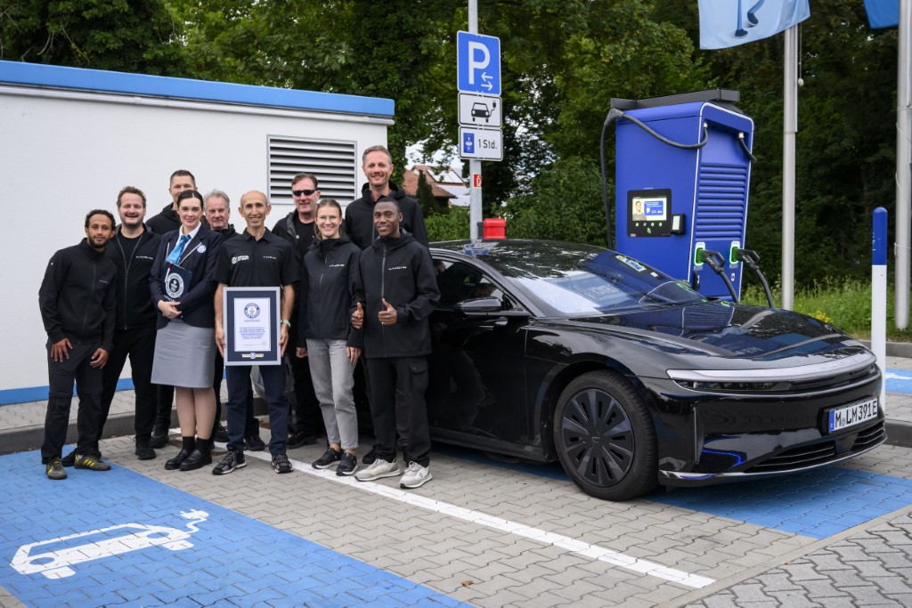 Lucid_Air-Grand-Touring_Guinness-World-Records-Title_17 (Custom)