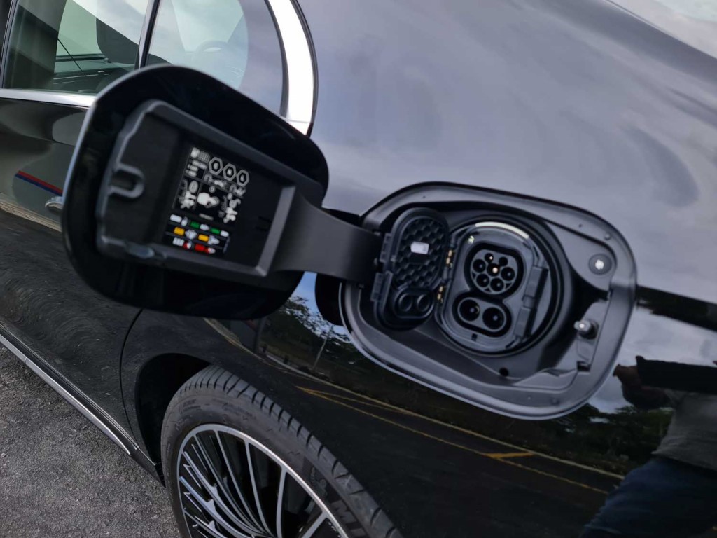 Mercedes-Benz E350e_PHEV_CKD_Nov2024 (34)