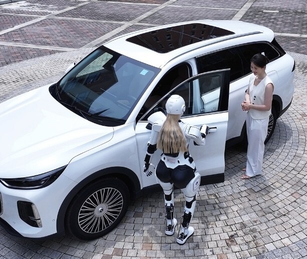 Mornine manages to open a car door.
