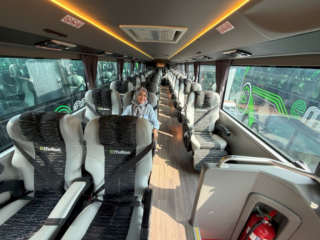 Spacious seats and generous legroom in eMutiara's new MAN double-deck coaches (Custom)