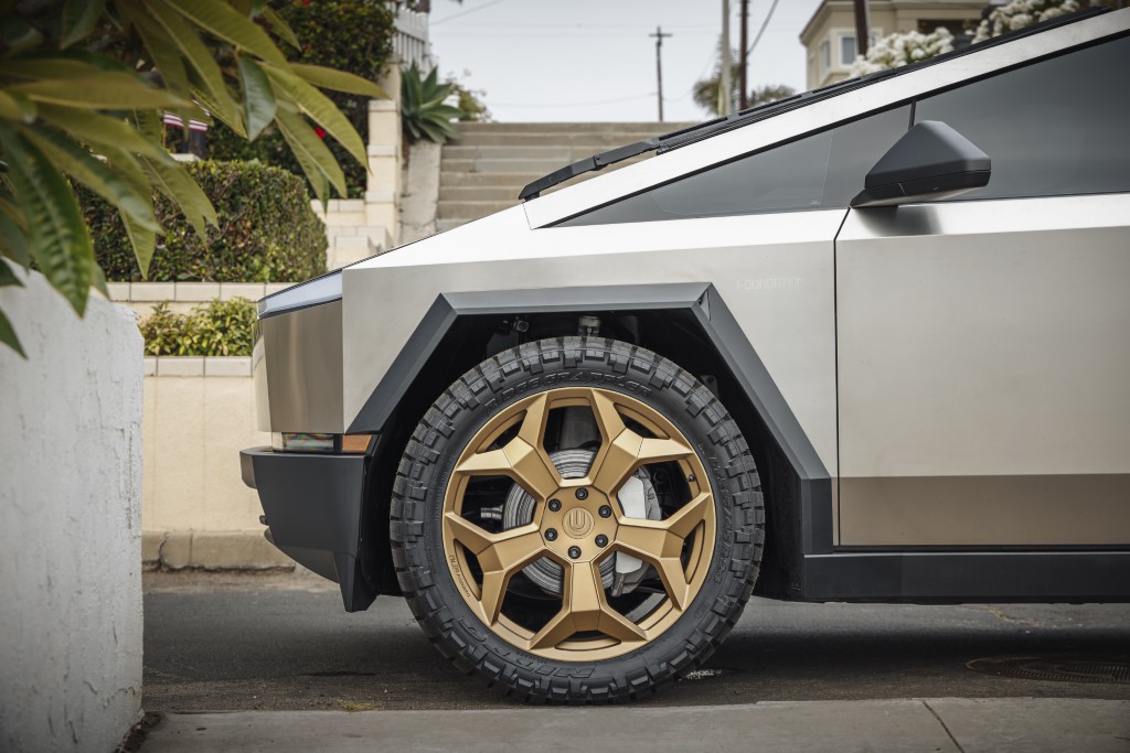 Tesla Cybertruck UP Forged CYBRSPOKE Satin Bronze 24 Inch Wheels 3840px (14) (Custom)