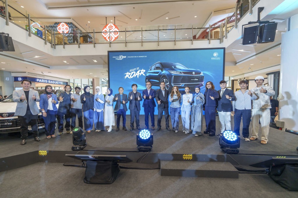 Proton senior management, De Fam and VIP guests launching the X50 Roar of Amazement Tour in Setia Alam, Shah Alam. 