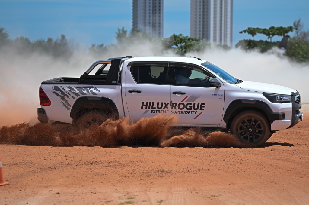 20250524B_Hilux00741-Custom