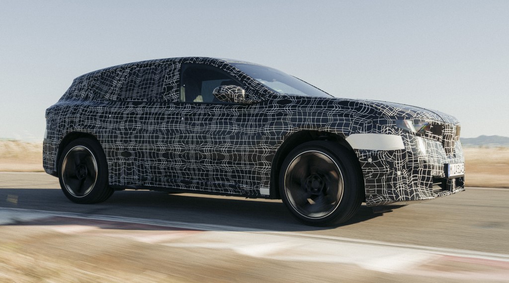 P90602961_highRes_testing-the-new-bmw-new09-Custom