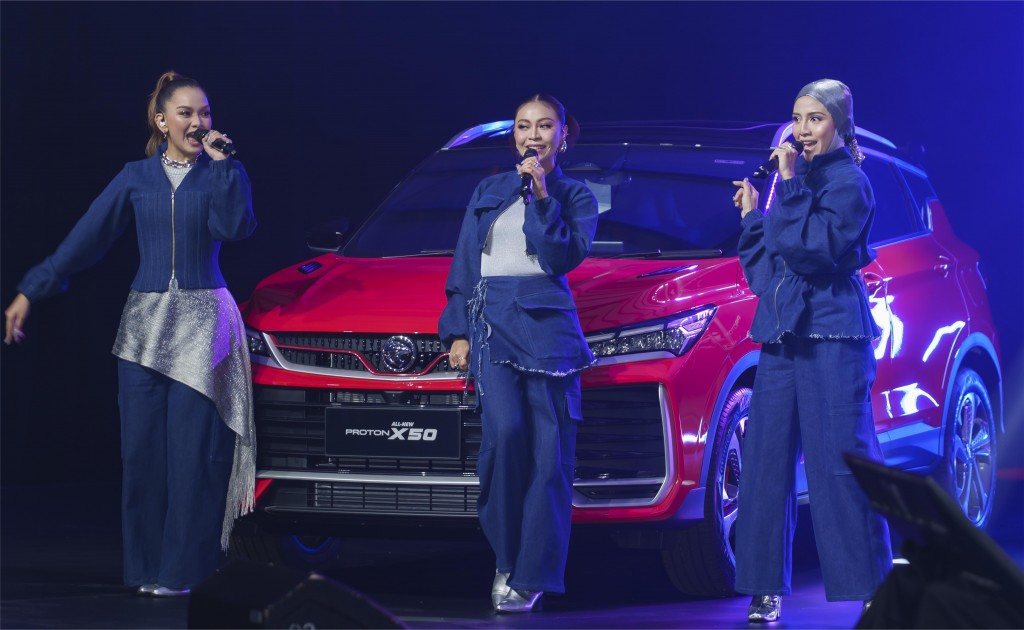 The X50 with De Fam group.