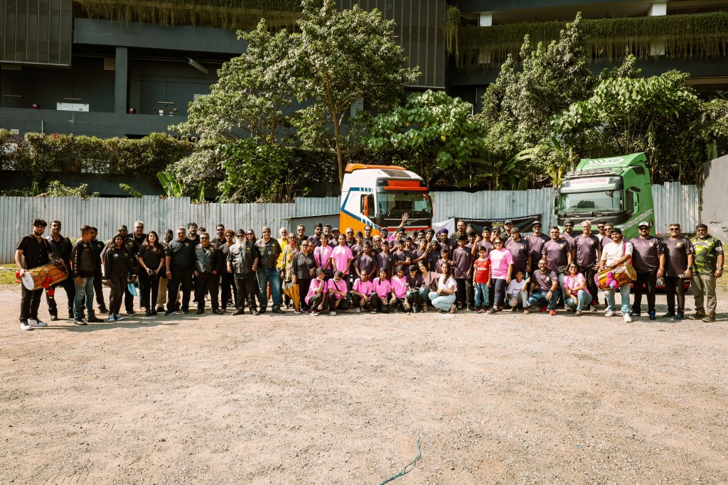 (Photo 1) The Gurpuri Kids children and MSPAE team (Custom)