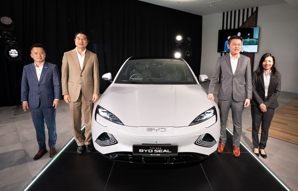 (From left) BYD Malaysia managing director Eagle Zhao, Liu, Gan and BYD Sime Motors managing director Adeline Lew.