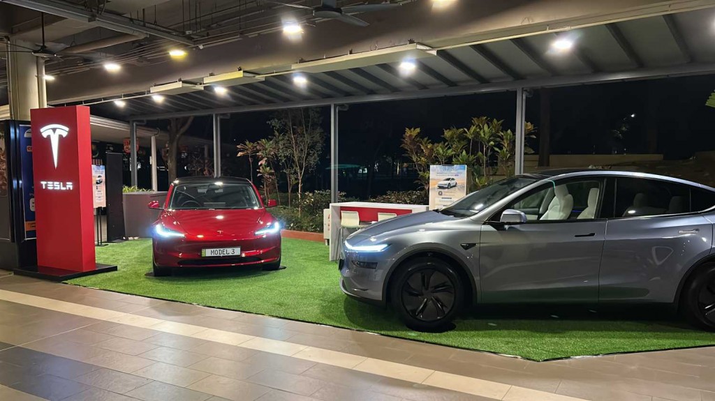 Model 3 (left) and Model Y. 