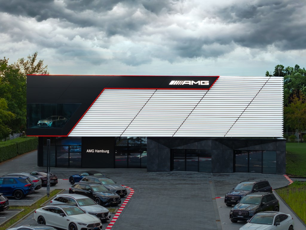 AMG Brand Center in Hamburg eröffnet: Exklusive Markenerfahrung für Performance-BegeisterteAMG Brand Center opens in Hamburg: Exclusive brand experience for performance enthusiasts