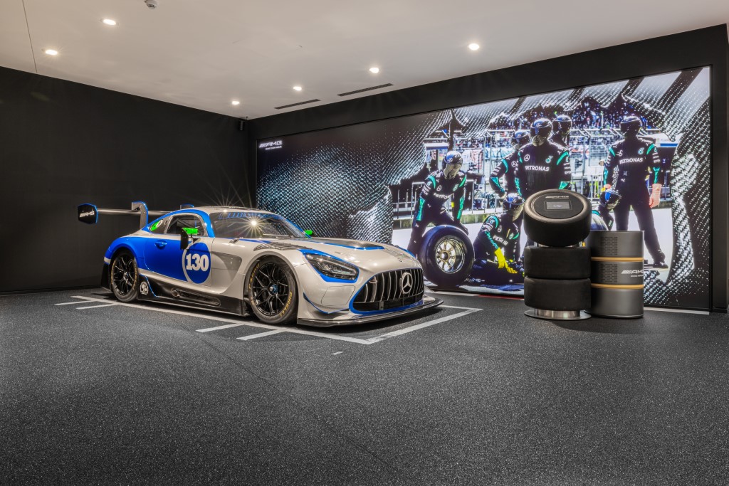 AMG Brand Center in Hamburg eröffnet: Exklusive Markenerfahrung für Performance-Begeisterte AMG Brand Center in Hamburg eröffnet: Exklusive Markenerfahrung für Performance-Begeisterte