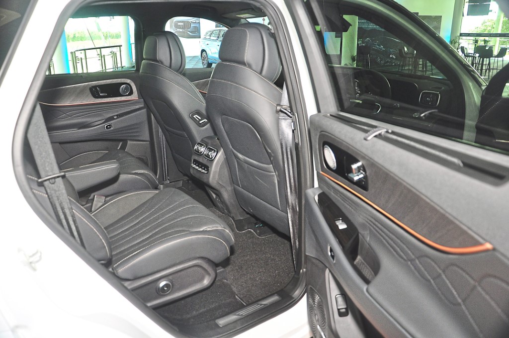 3489289.JPG (Custom)