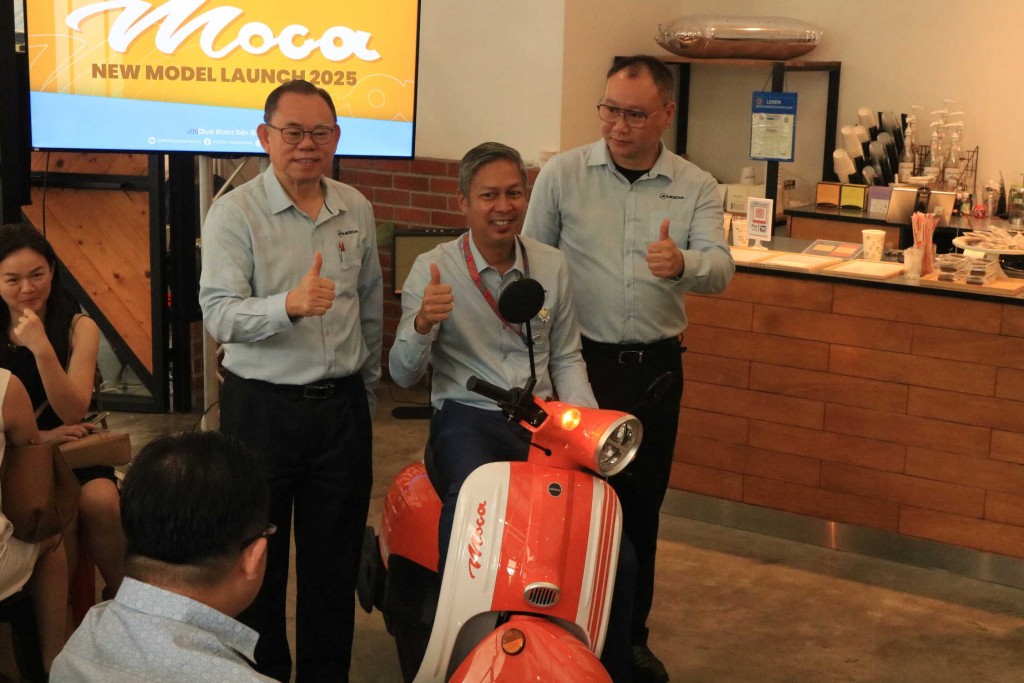 (From left) AMI group director Datuk Jeffrey Lim, AMI group executive chairman Ahmad Faez Tan Sri Yahya and MDua Motor senior brand manager Micheal Yeoh.