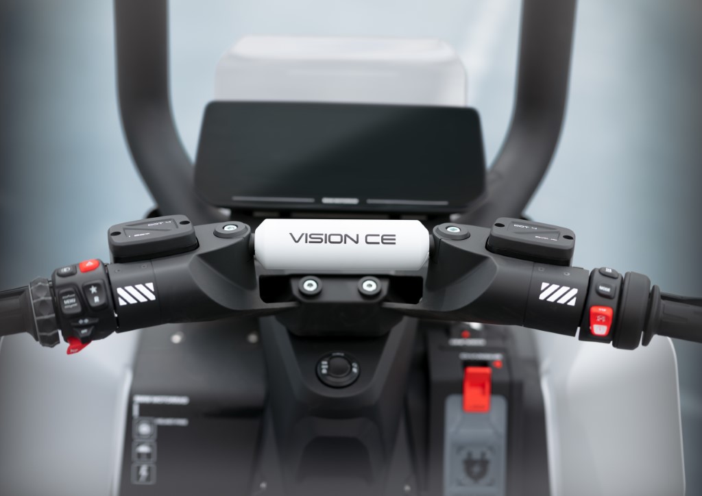 P90614804_highRes_bmw-motorrad-present (Custom)