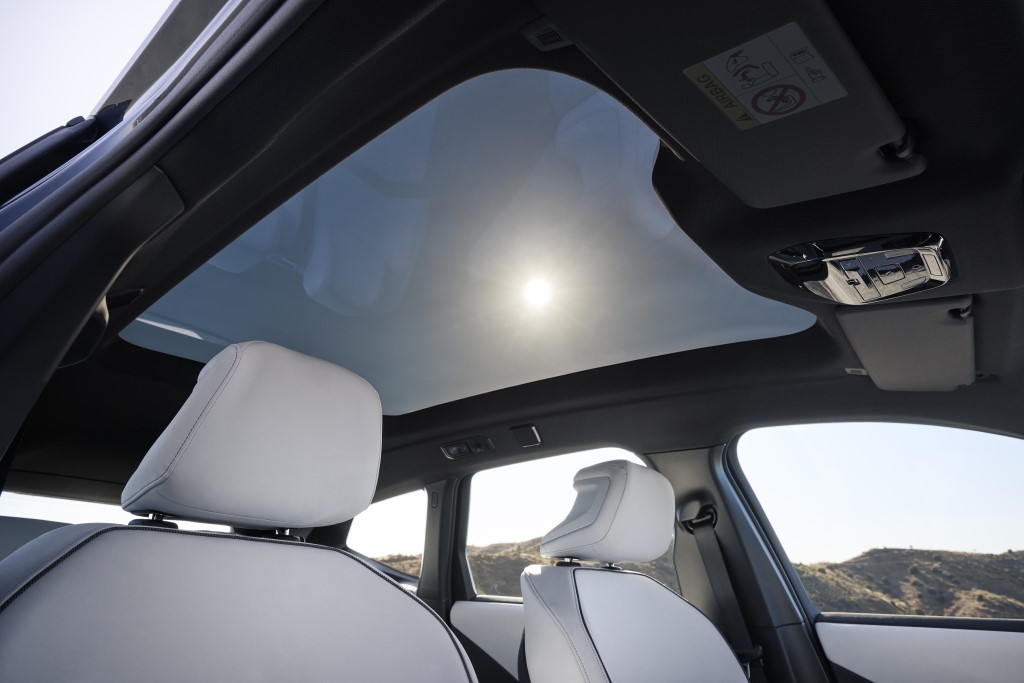 P90615667_highRes_the-new-bmw-ix3-50-x (Custom)