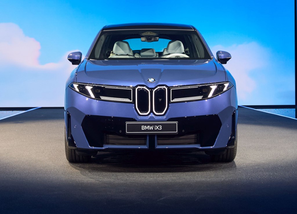 P90616105_highRes_world-p new09 (Custom)