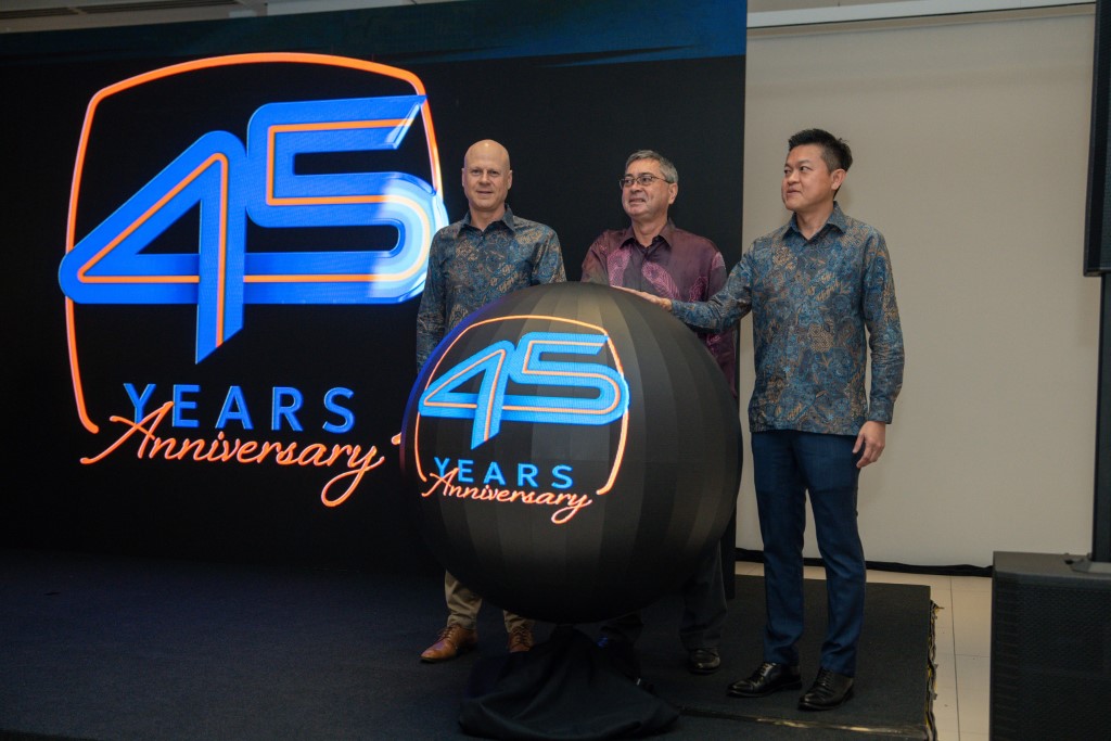From left: Sime Motors managing director, Motors division Andrew Basham, group CEO Datuk Jeffri Salim Davidson and managing director, Southeast Asia Jeffrey Gan officiated the celebration of Sime Motors’ 45th anniversary in Malaysia. 