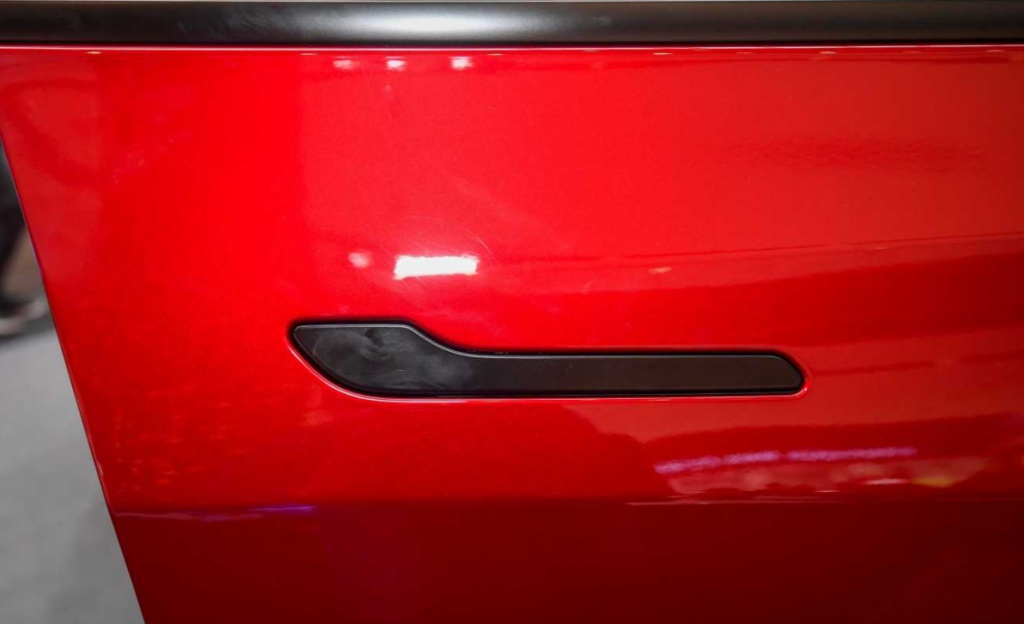 Tesla_door