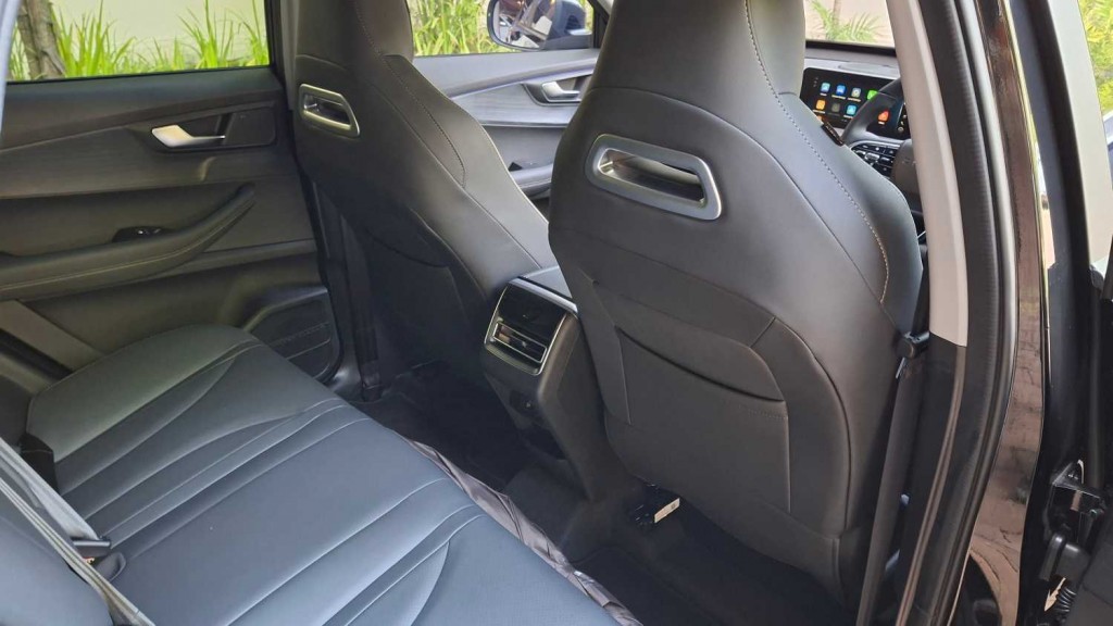 TiggoHybrid-rearseats2-Aug2025 (1)