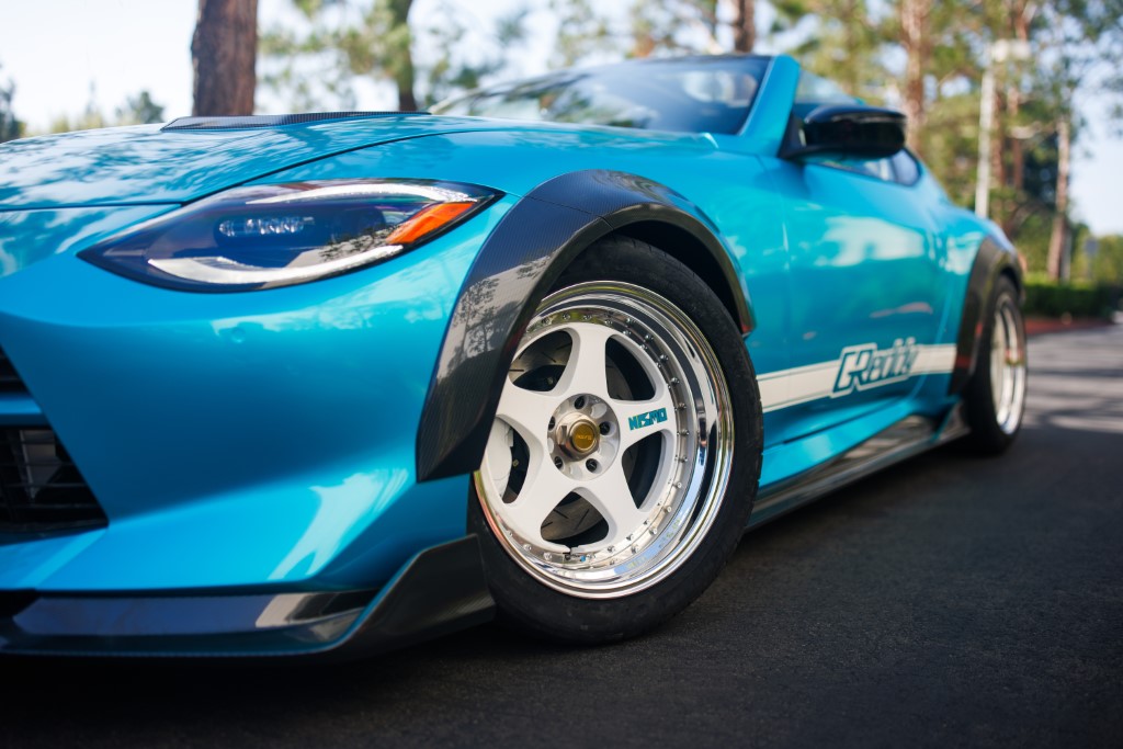 Close up of the headlight and wheel on the Z Kaze concept