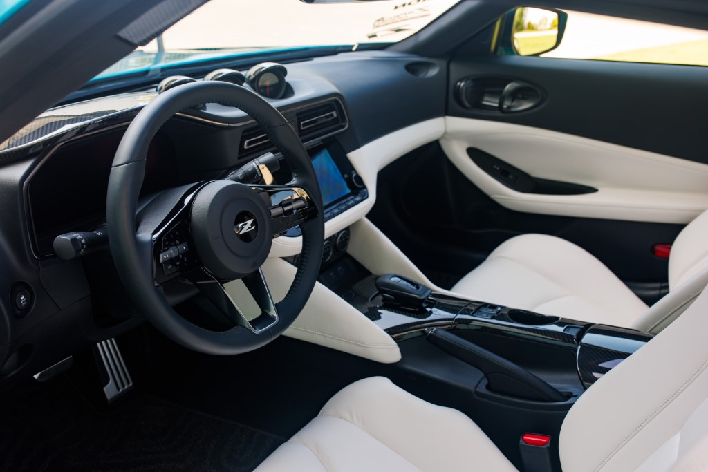 The steering wheel and interior